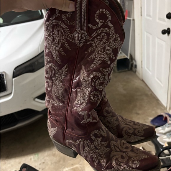 Lane boots Shoes - Stylish Embroidered Heeled Boots - Red
